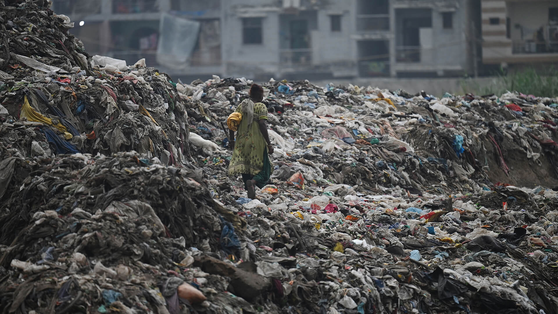 image showing serious plastic pollution crisis in India