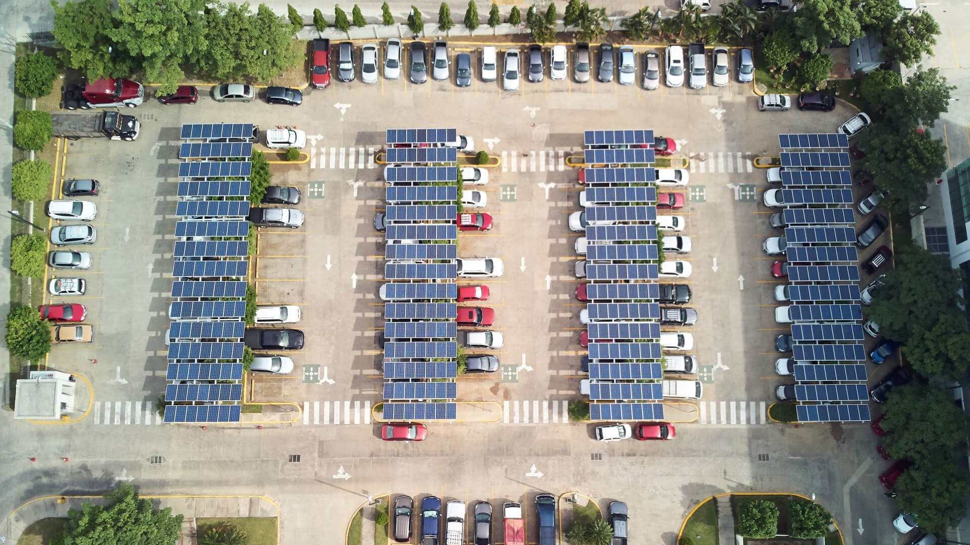 A hypermarket parking lot 100% solar - E.Leclerc, Carcassone