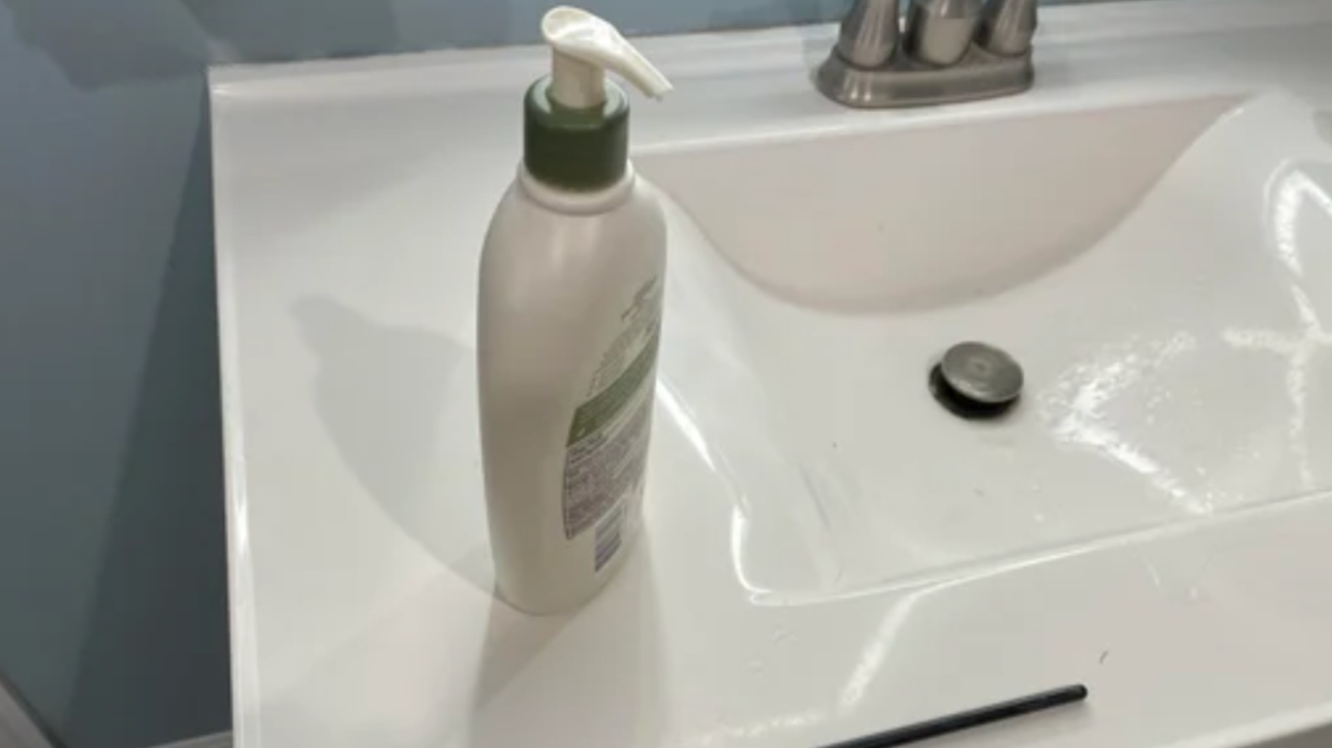 Redditor shares incredible hack for getting lotion out of its container: 'I've always been able to get the last bit'