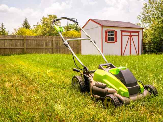 Electric lawn mower