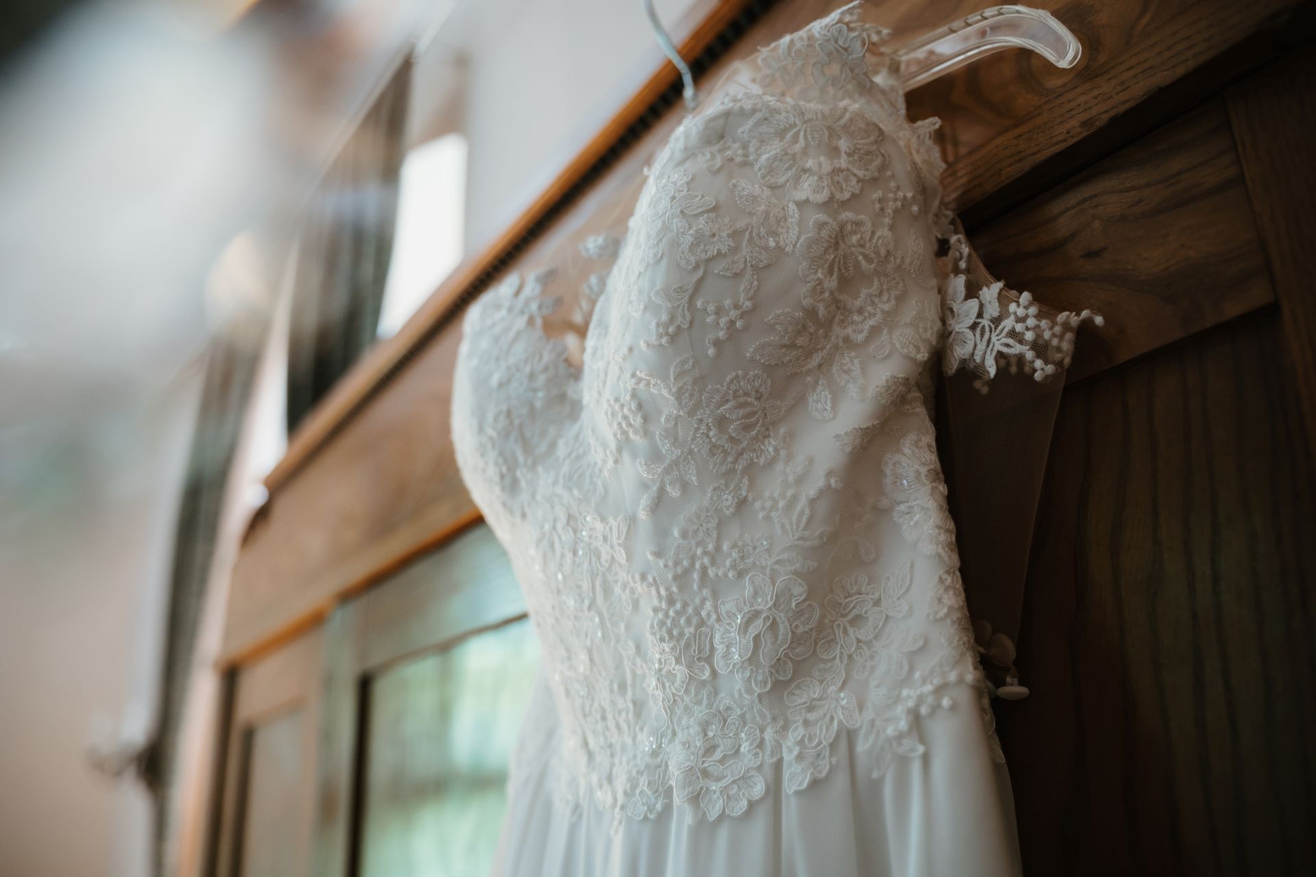 Bride shares unreal photos of the $1,500 wedding dress she found for only $80: 'You're going to look stunning'