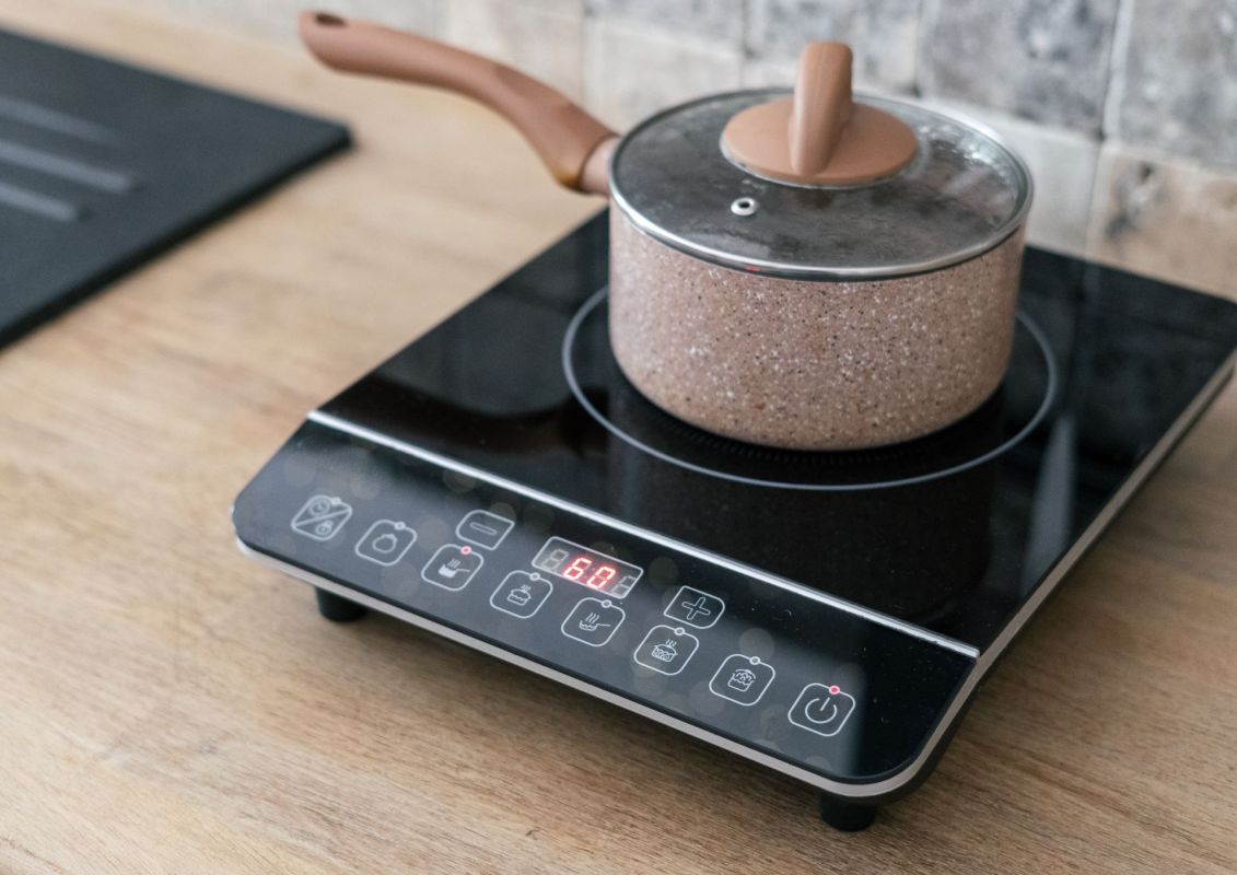 Portable induction stove