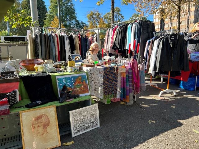 The Golden Girls themed couch, second hand items