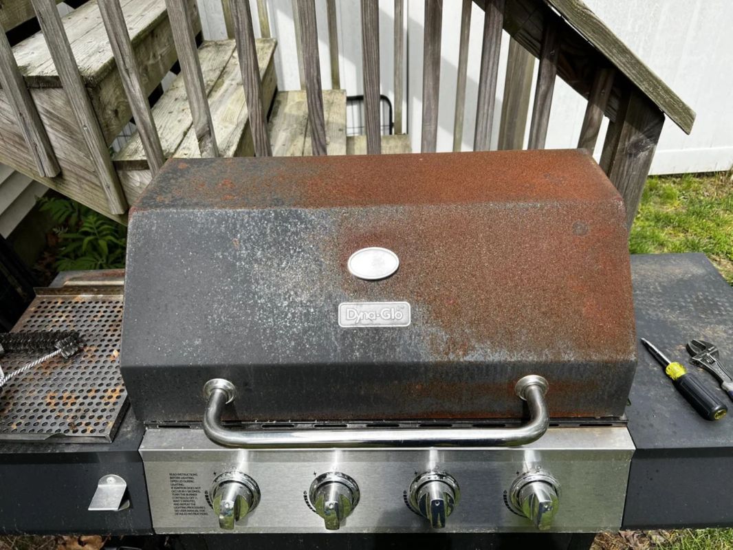 DIY wizard shares incredible before-and-after photos of their rusted grill restoration: '$13 [and] an hour of my time'