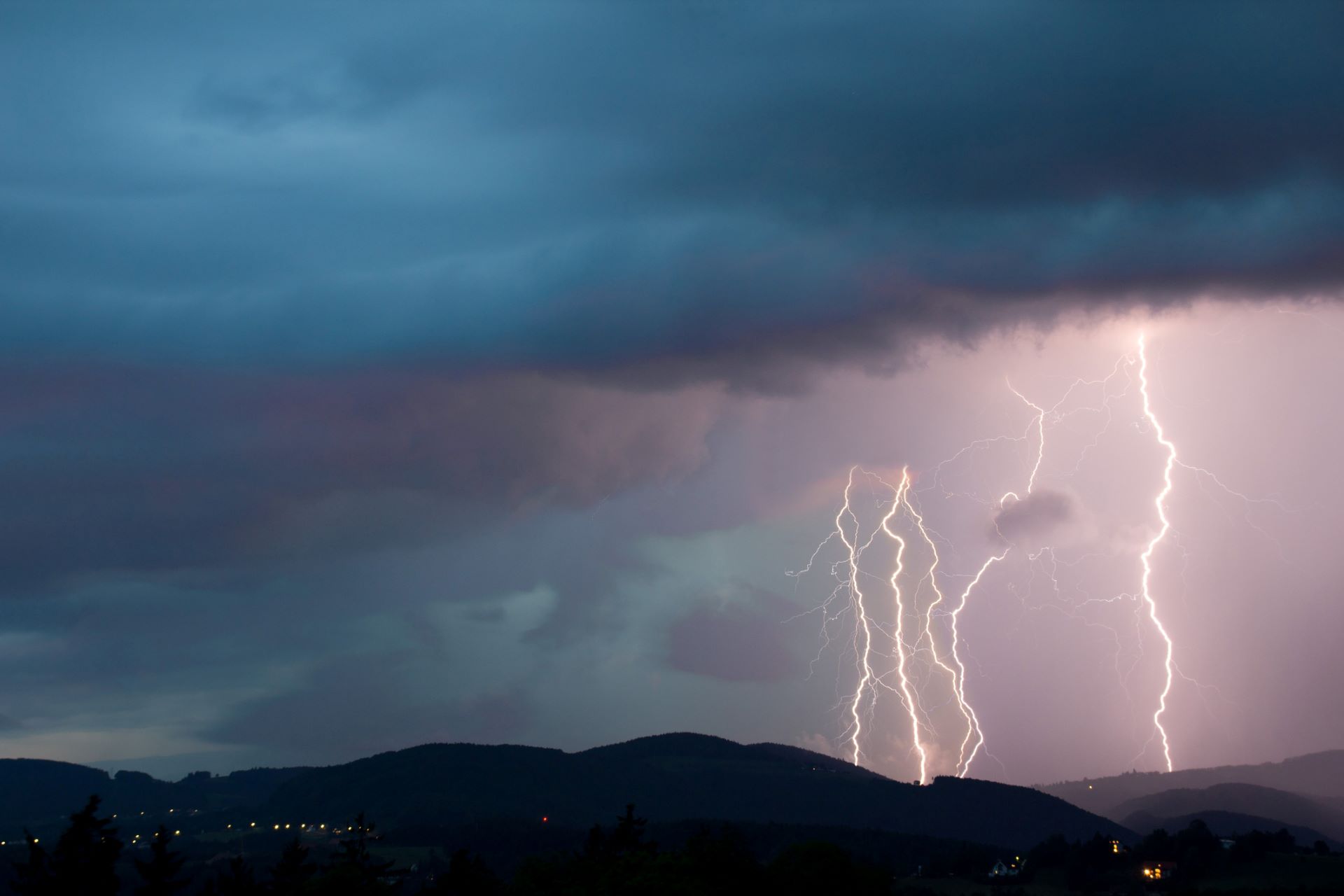 Lightning strike, Hygroelectric power