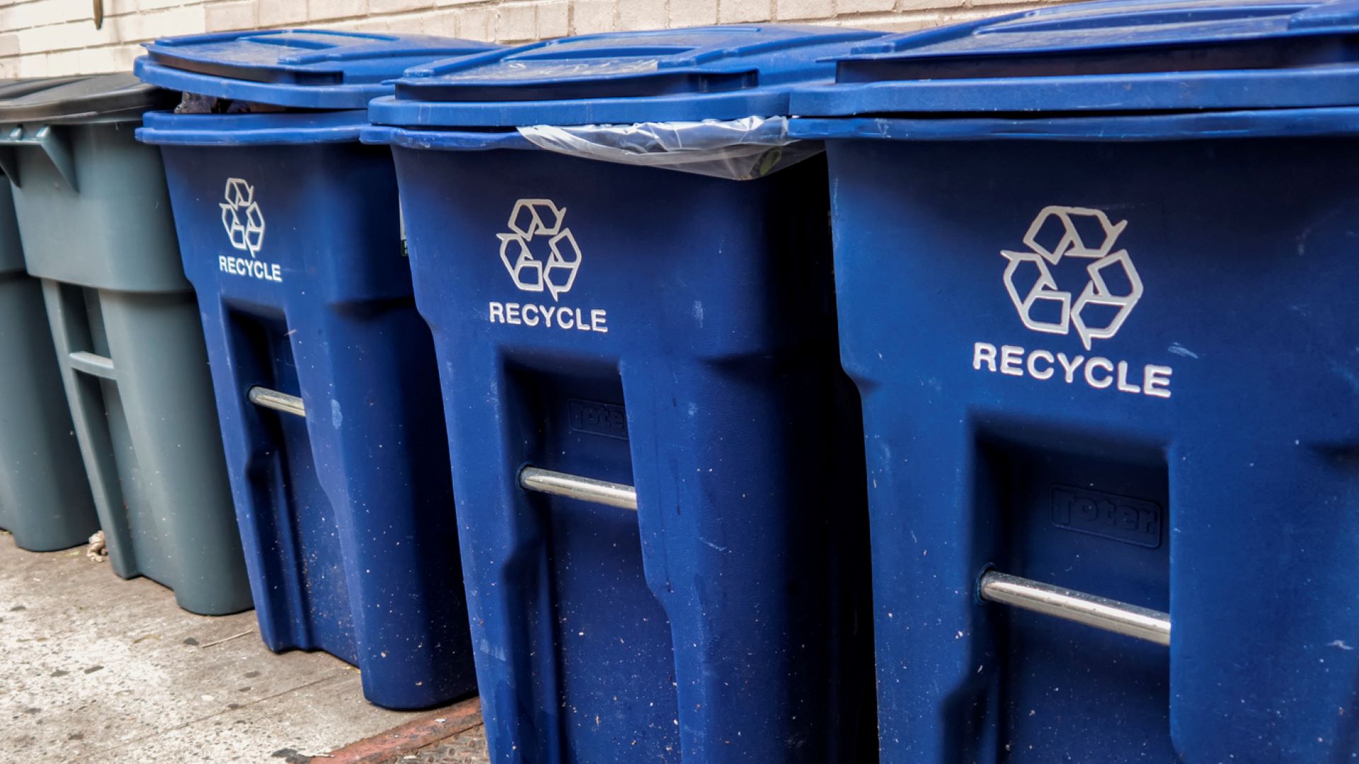 Recycling symbol from plastics that are difficult to recycle