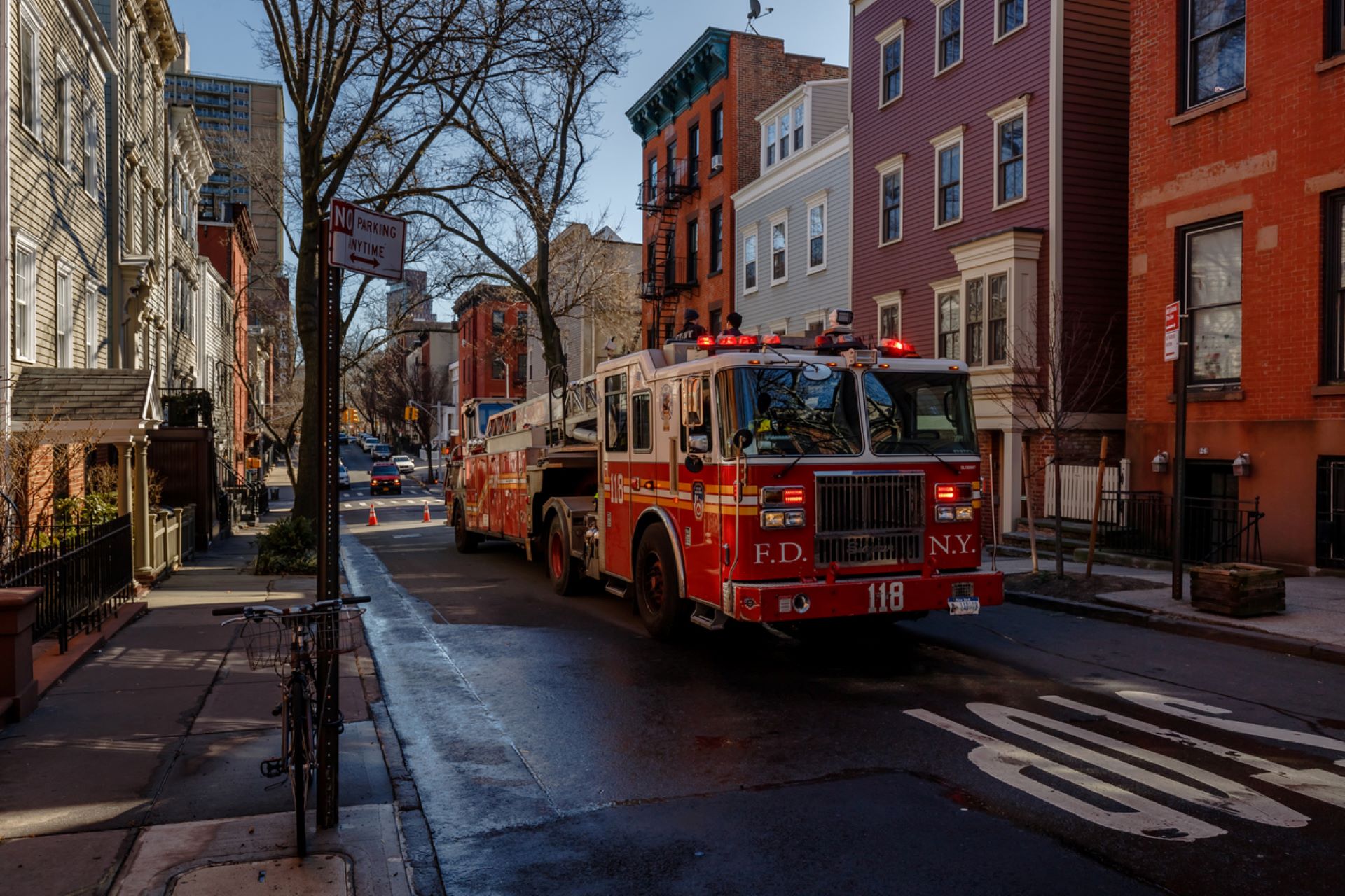 Tenant faces troubling dilemma due to landlord's slow response to safety hazard: 'I called 911'