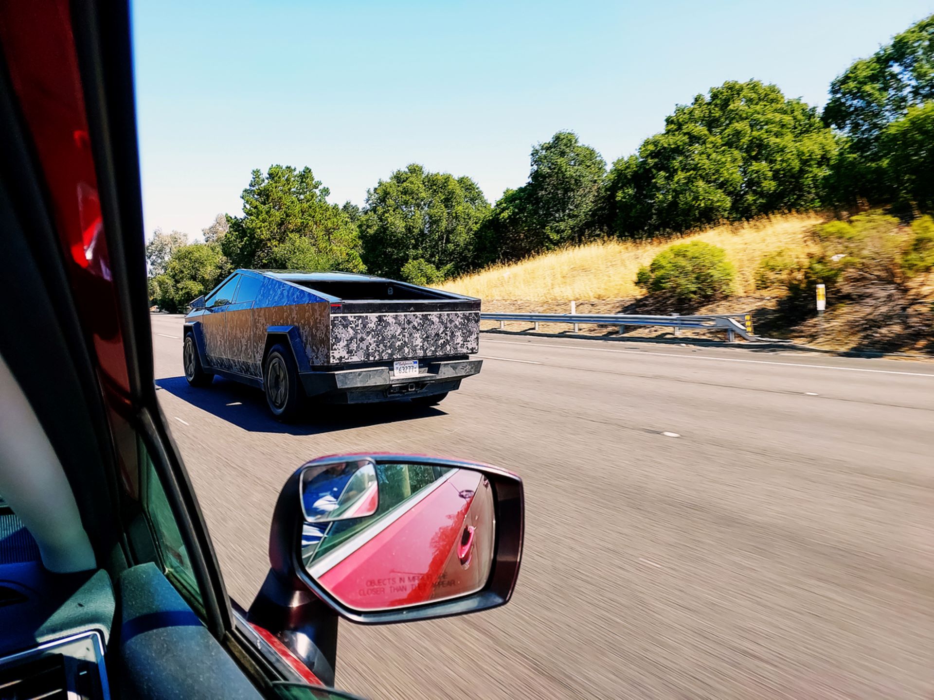 Tesla Cybertruck spotted charging next to rival Rivian R1T, highlighting difference between the competitors