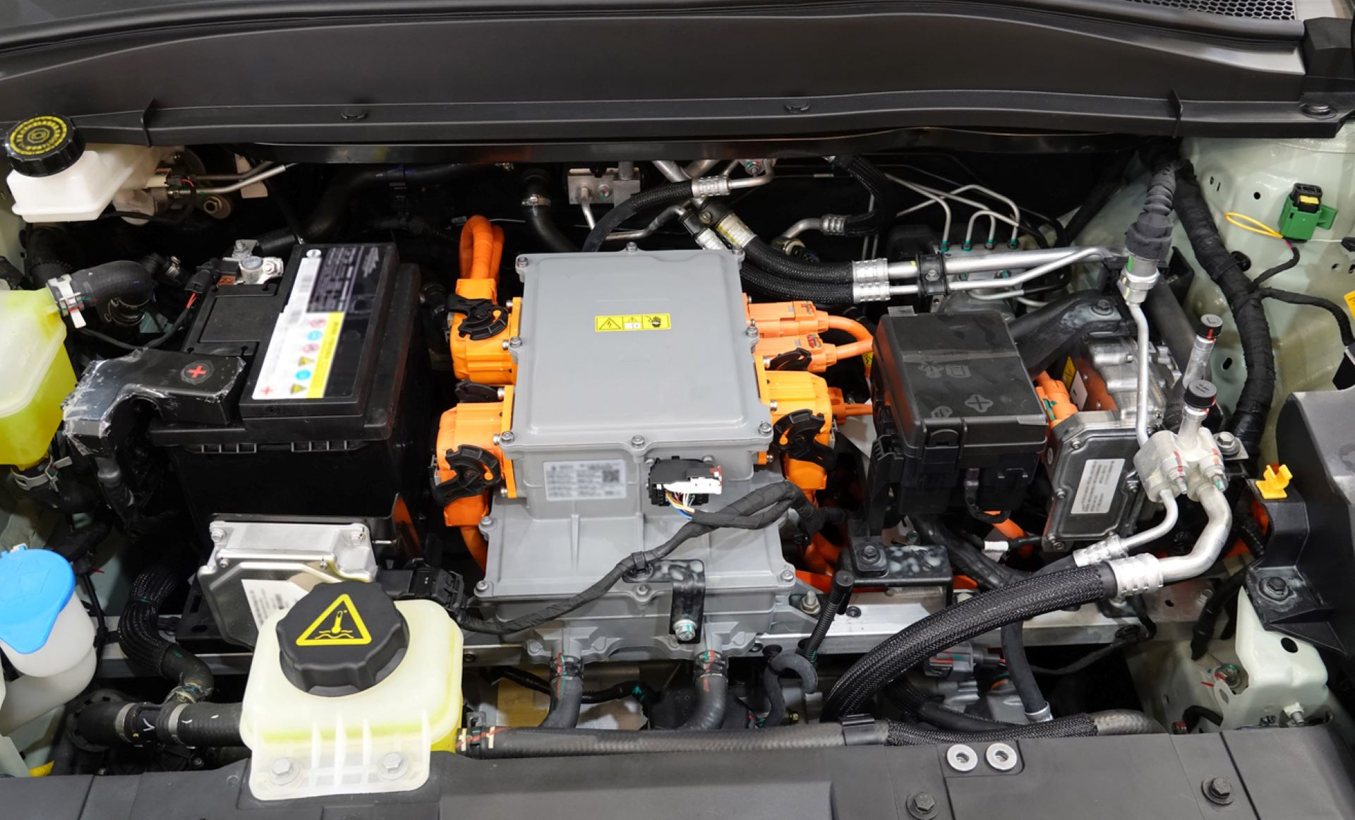 Mechanics are repairing broken EV batteries for a fraction of the cost: 'There's a lot of batteries in the recycle bin that could be repaired'