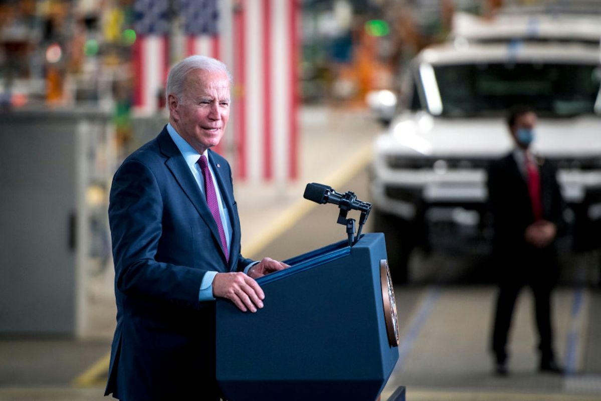 The Biden administration’s new rules gradually reduce the amount of tailpipe emissions that automakers are allowed to generate.