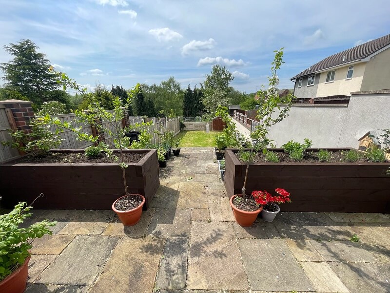 Gardener Shares Before-and-after Photos After Building Stunning Raised 