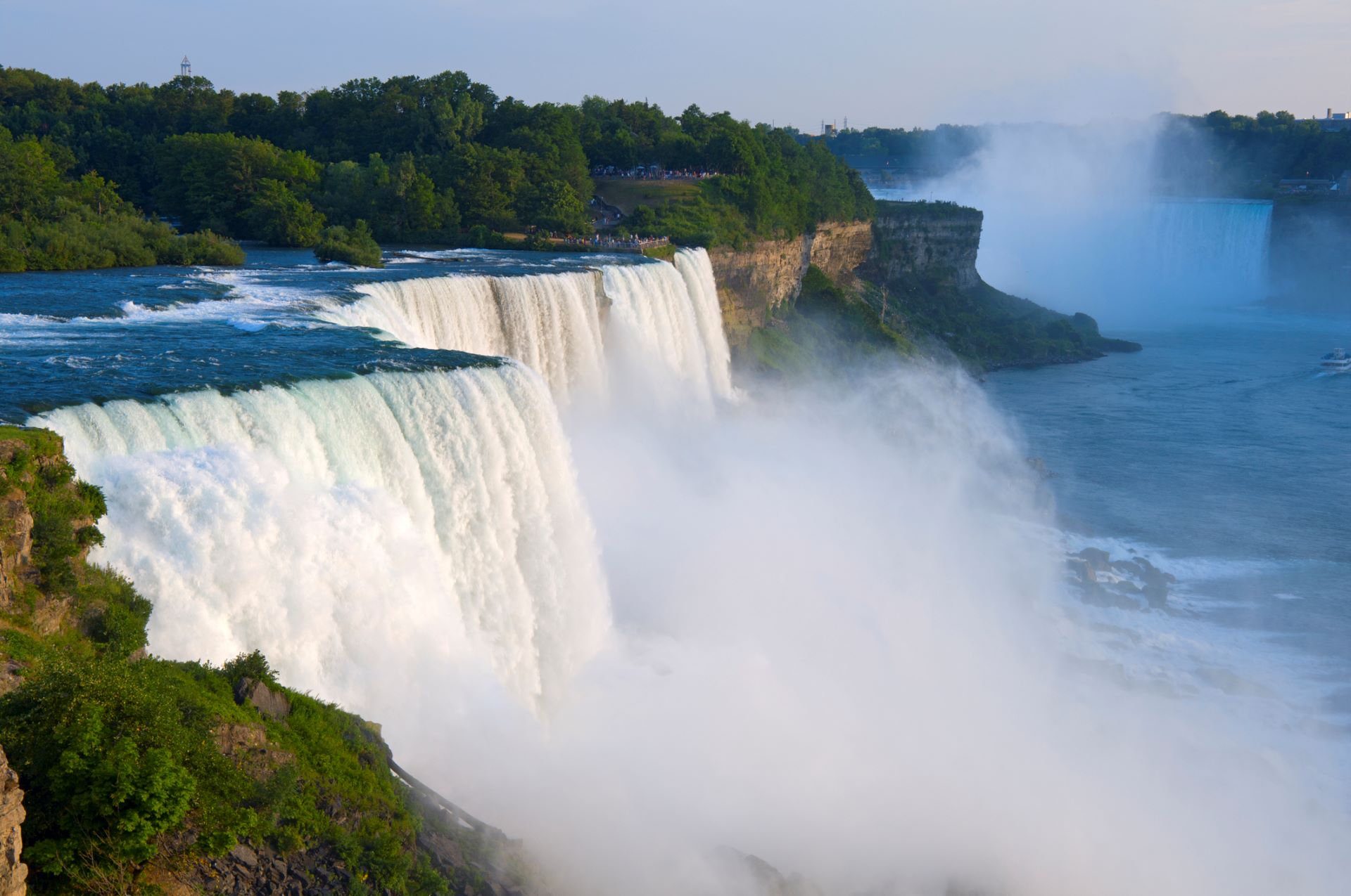 Frustrated traveler shares anger with photo taken at Niagara Falls: 'It's infuriating'