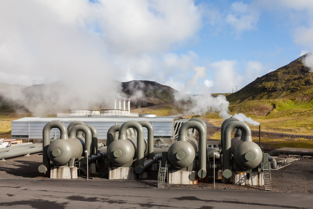 The entire plant will run on geothermal energy.