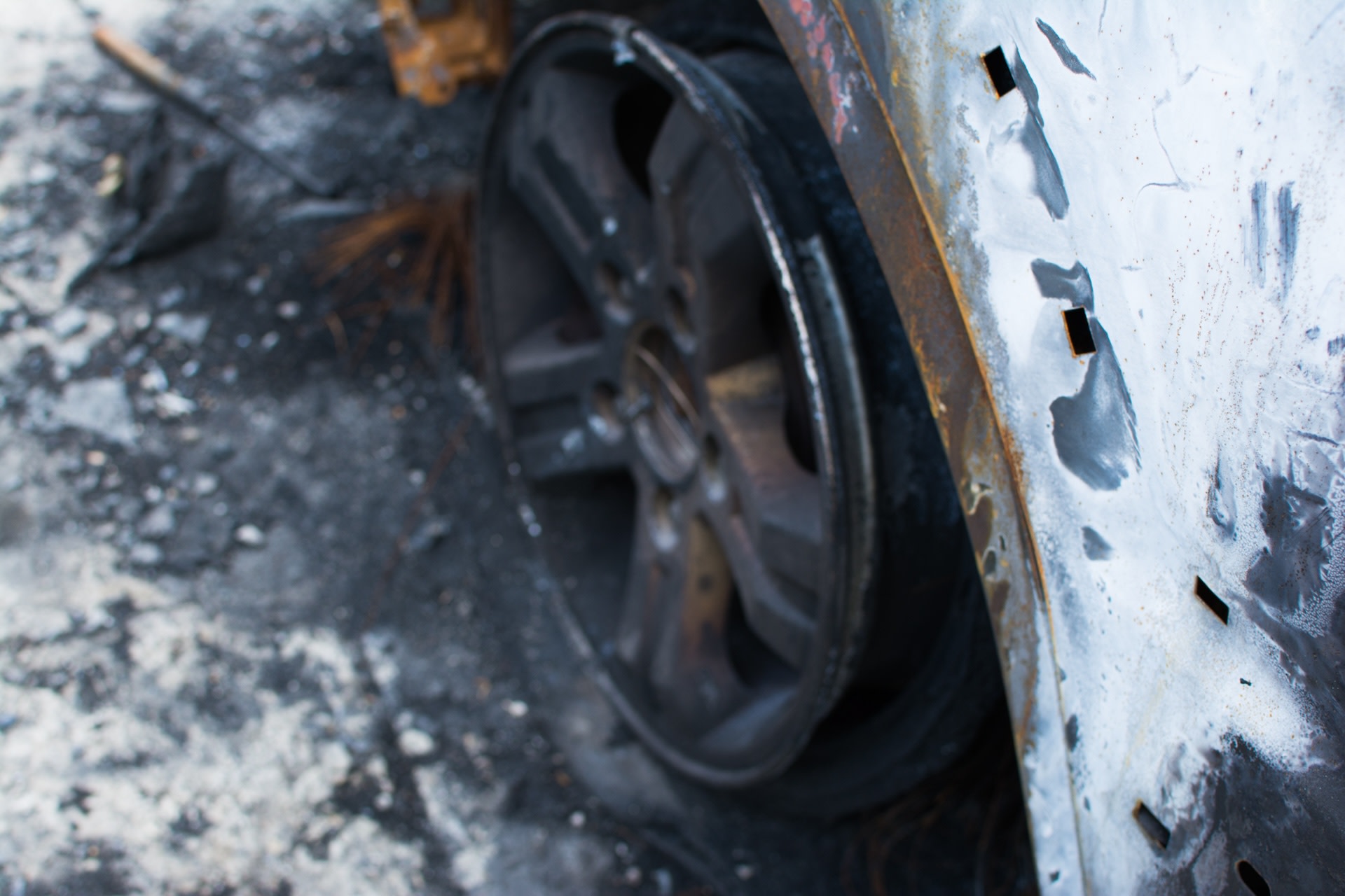 Not only do burnout stunts like these can pollute the air with harmful chemicals, they may also pose a threat to those standing nearby.