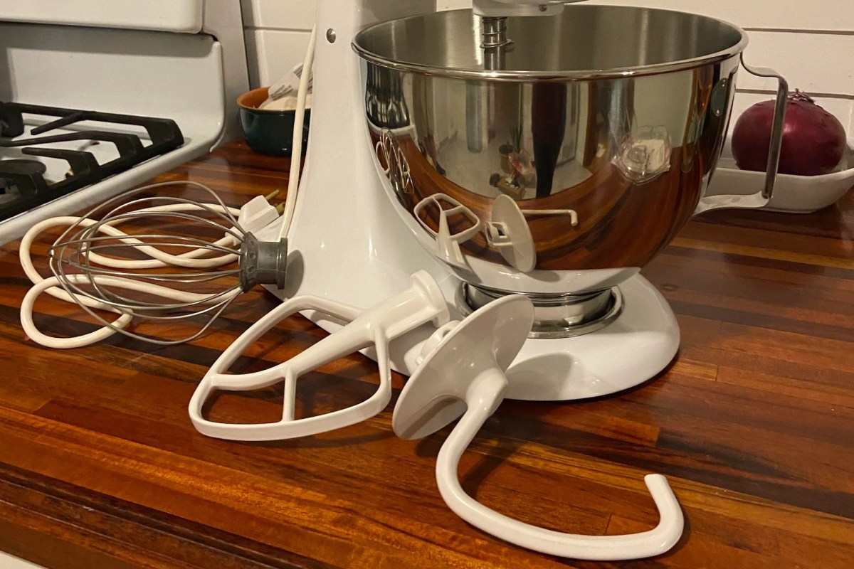 "Came with 3 mixers, a shield, the bowl and the manual/warranty card."