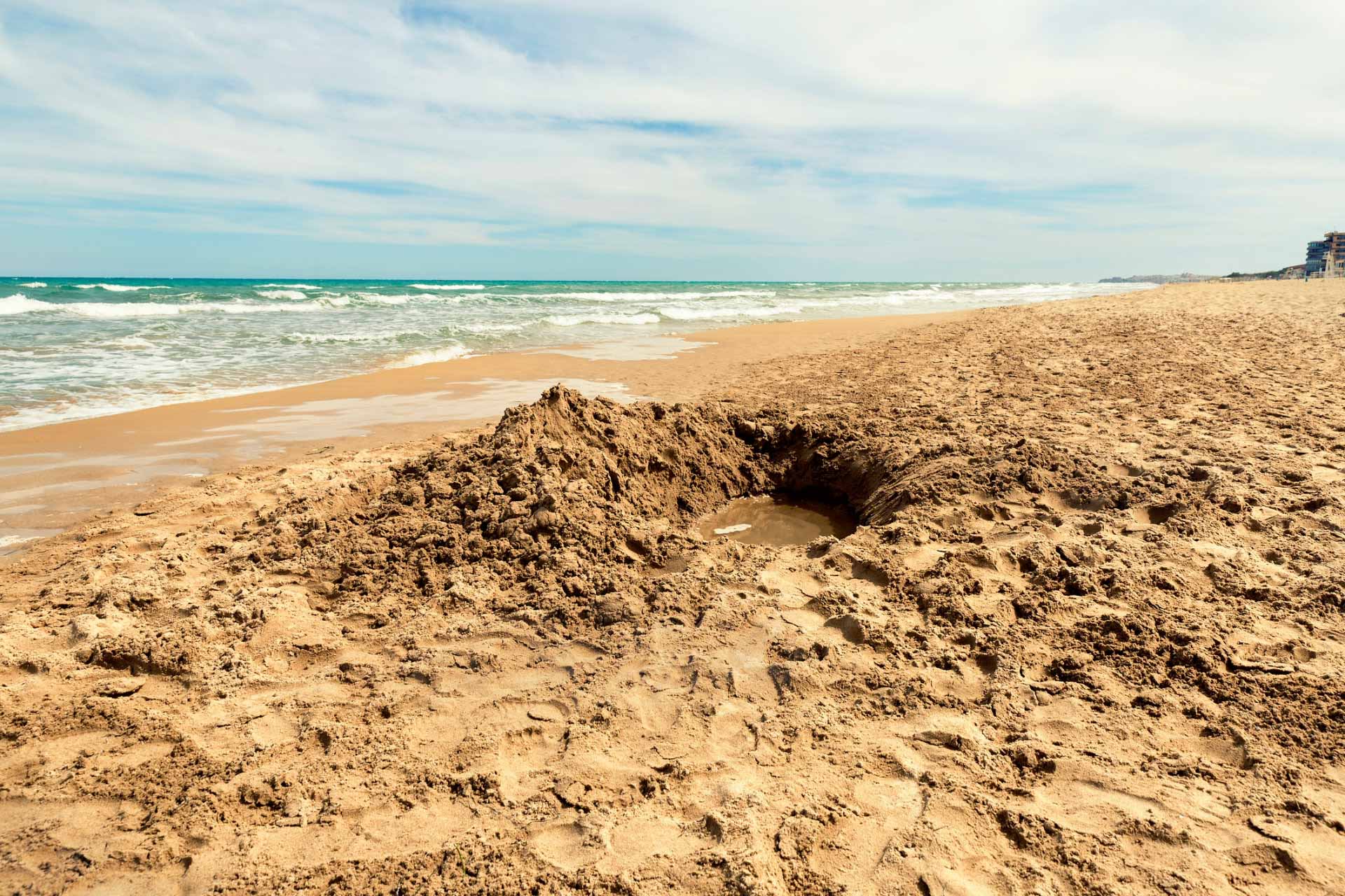 Beachgoer issues warning after spotting giant hole in the sand: 'Be ...