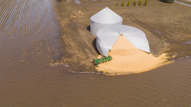 Manure contamination of waterways in flooding events can affect drinking water supplies and bring harmful chemicals, bacteria, and viruses into homes.