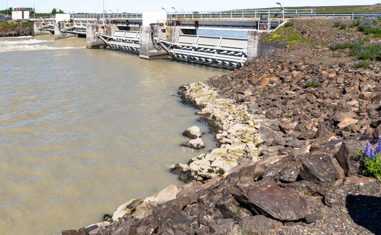 The system can be set up in irrigation canals and similar waterways.