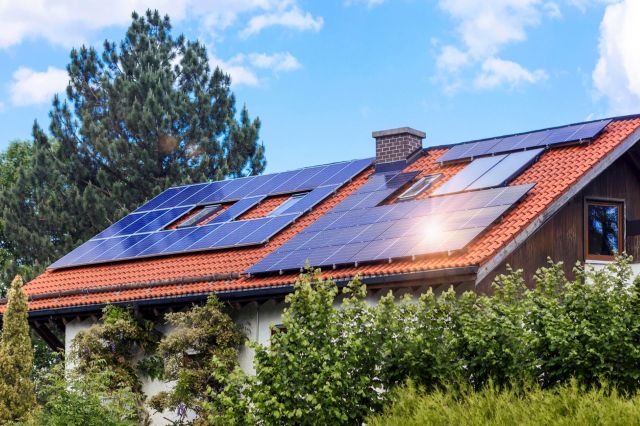 After evaluating 500,000 solar adopters across the U.S., the researchers found that the average energy burden for solar customers was 2.6%.