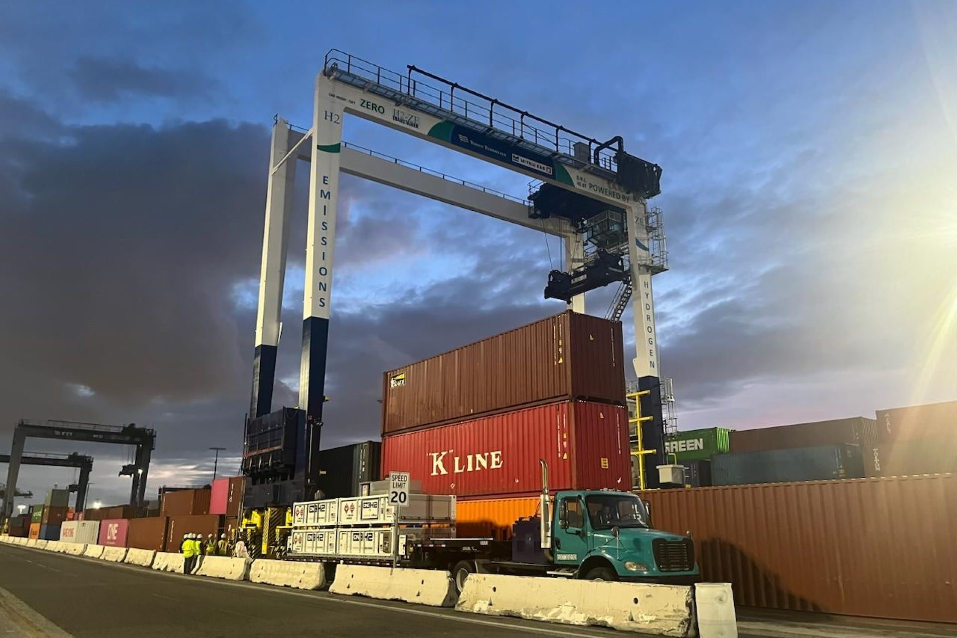 Hydrogen-Powered Crane Revolutionizes Port Operations in Los Angeles