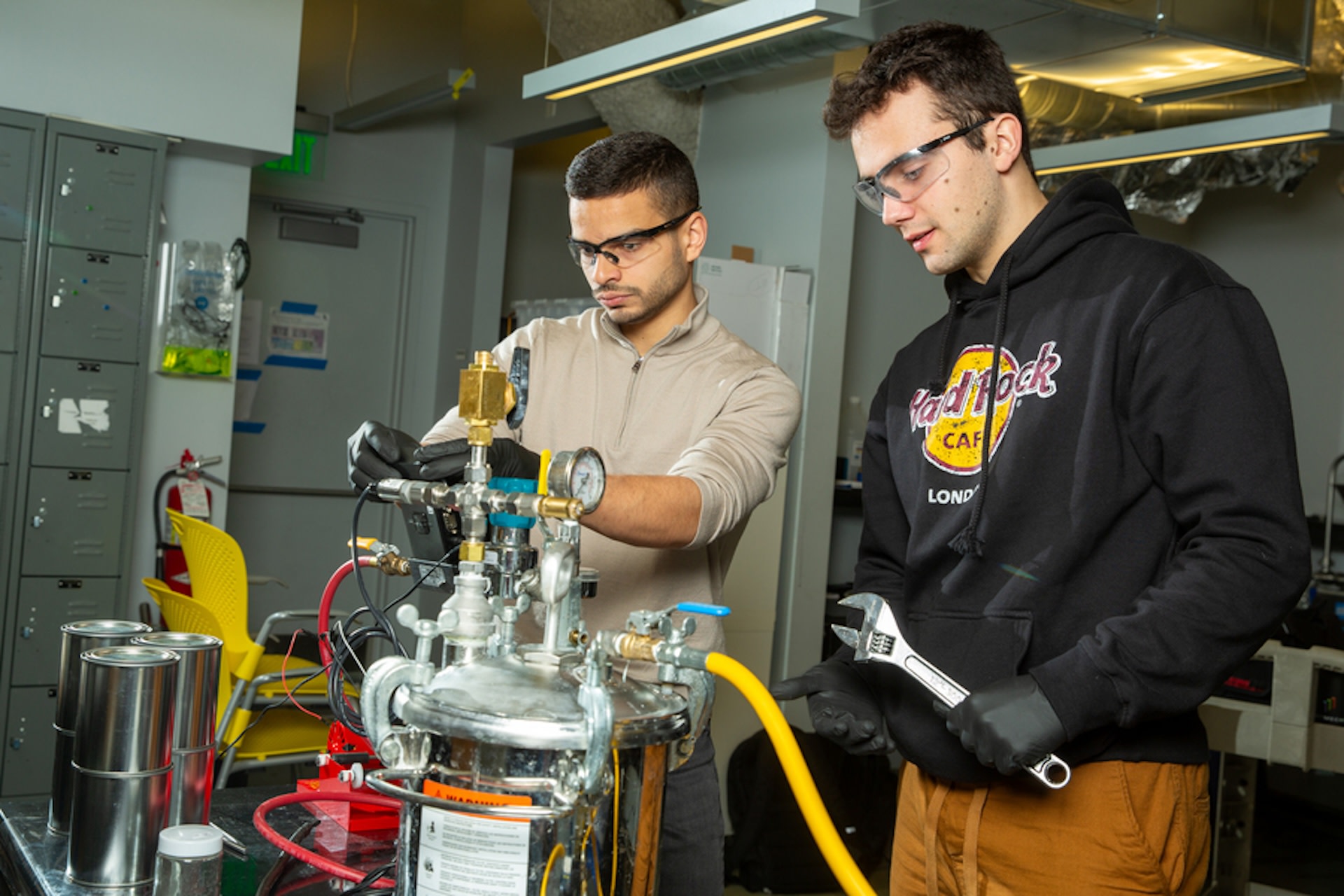 Revolutionizing Clean Energy: Turning Soda Cans and Seawater into Hydrogen Fuel