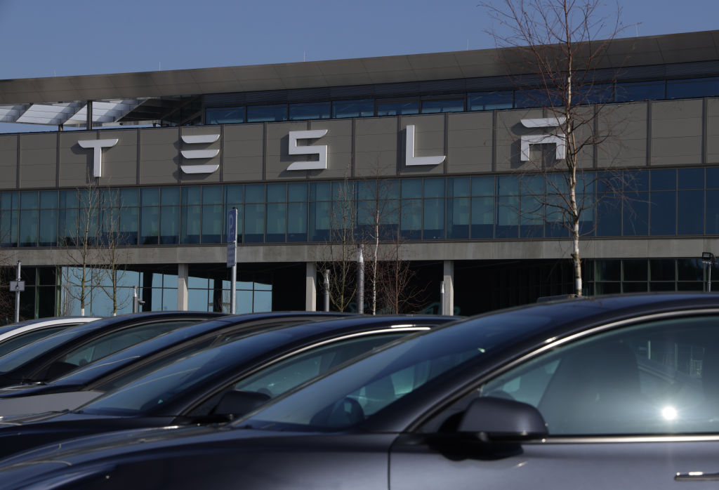 Tesla shares first render of its new Megafactory located outside of the ...