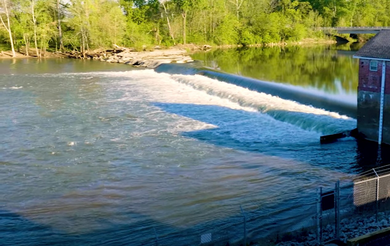 Now that the company uses groundwater as its water source, the dam is no longer needed.