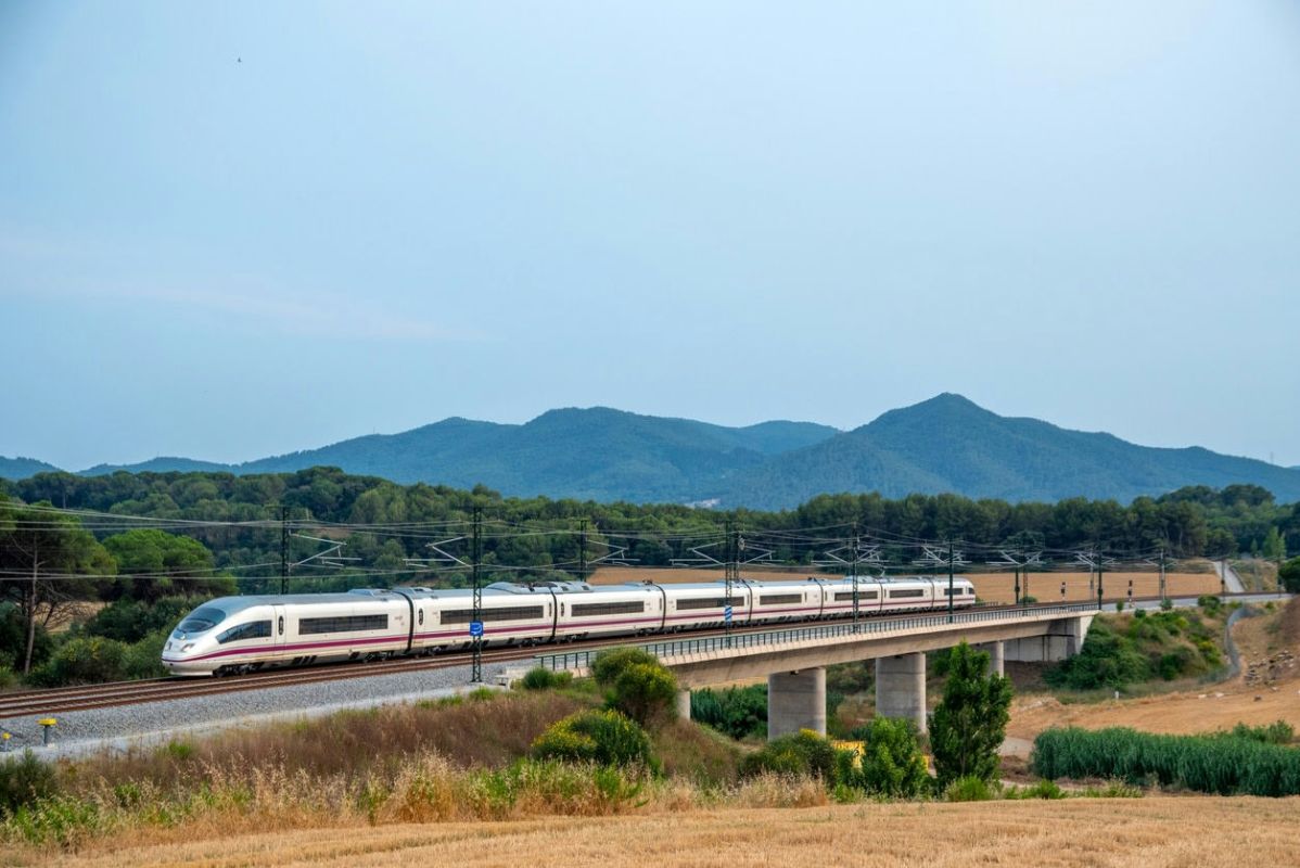 The entire planned high-speed rail network is expected to be completed by 2035.