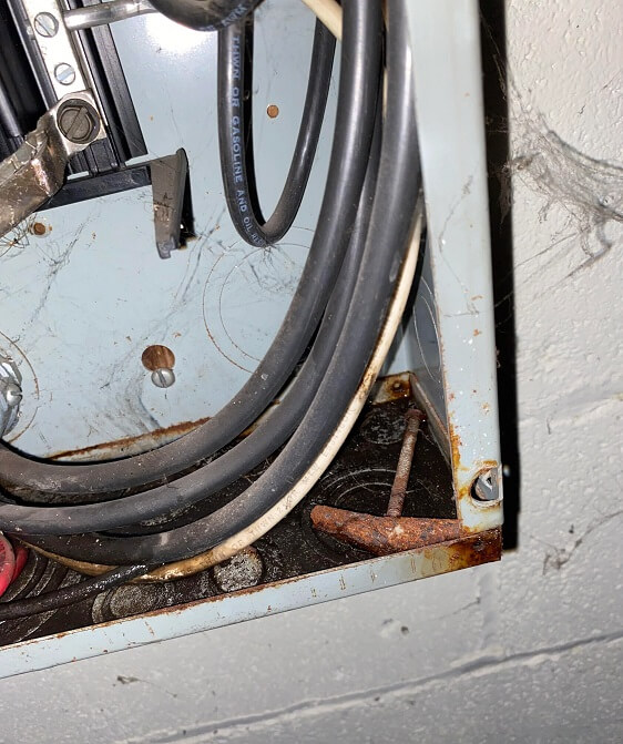 Tenant searches for help with water leaking on fuse box after bad storm: 'Make sure you have renters insurance'