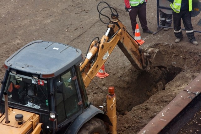 A consultant working for the EPA identified numerous scenarios in which the public — particularly road-construction workers — would be exposed to cancer risk.