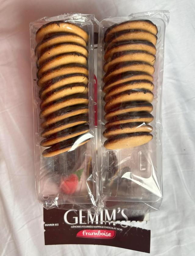 The photo attached to the post shows two sleeves of cookies, each with extra room that could easily fit six more cookies.